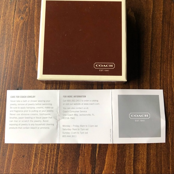 💲⬇️Coach Light Pink Crystal Daisy Flower Pierced Stud Earrings NWT - Picture 8 of 10